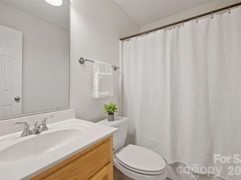315 Wendover Drive, Locust, NC 28097.  MLS# CAR4391578, YatesRealty ID 30941. Full Bathroom