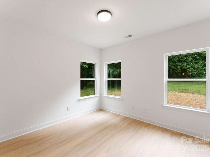 103 Emily Circle, Mooresville, NC 28115.  MLS# CAR4277001, YatesRealty ID 30943. Flex Space
