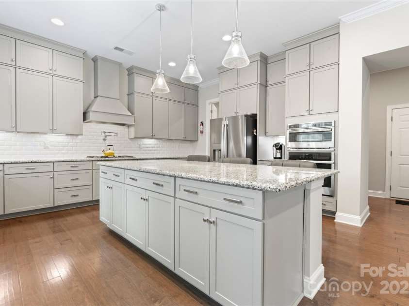 4008 Pinot Way, Fort Mill, SC 29707.  MLS# CAR4268803, YatesRealty ID 30944. Kitchen has updated appliances, gas 5-burner cooktop, and the addition of a pot filler for convenience.