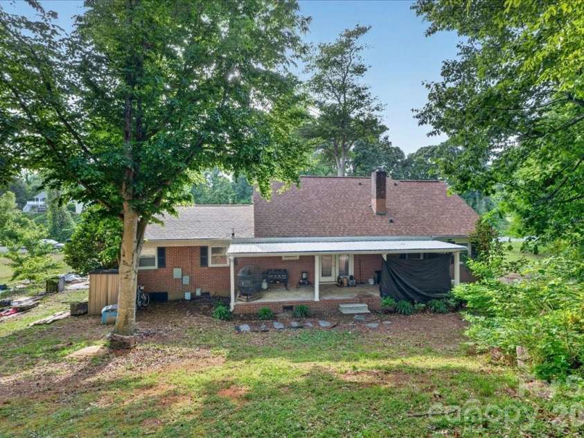 1303 Wildwood Drive, Kannapolis, NC 28081.  MLS# CAR4382701, YatesRealty ID 30945. Back Yard