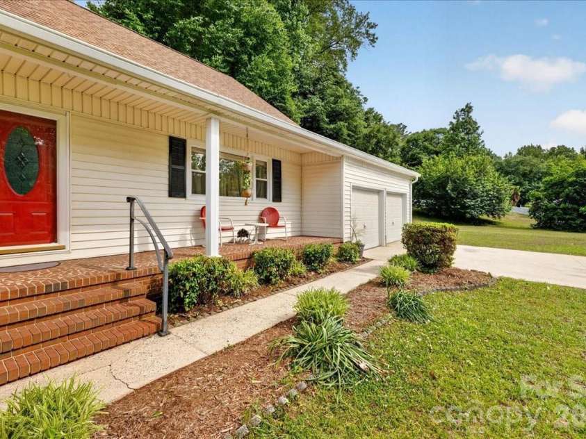 1303 Wildwood Drive, Kannapolis, NC 28081.  MLS# CAR4382701, YatesRealty ID 30945. Front View