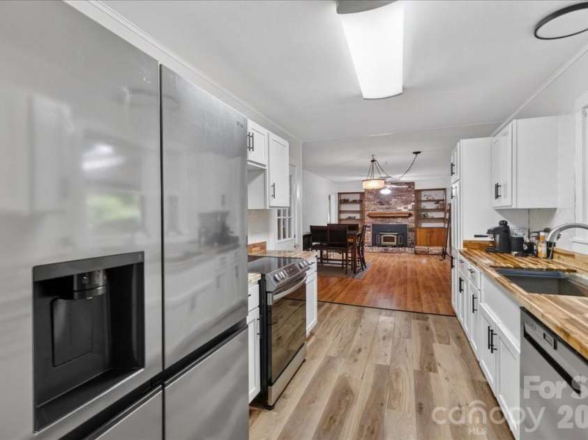 1303 Wildwood Drive, Kannapolis, NC 28081.  MLS# CAR4382701, YatesRealty ID 30945. Kitchen