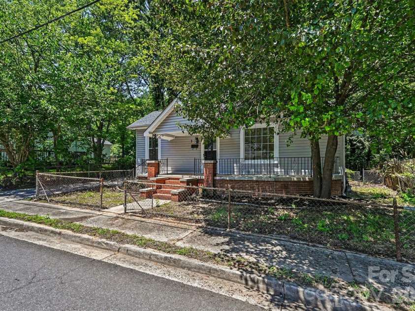 1 Bird Street, Rock Hill, SC 29730.  MLS# CAR4390414, YatesRealty ID 30946. 
