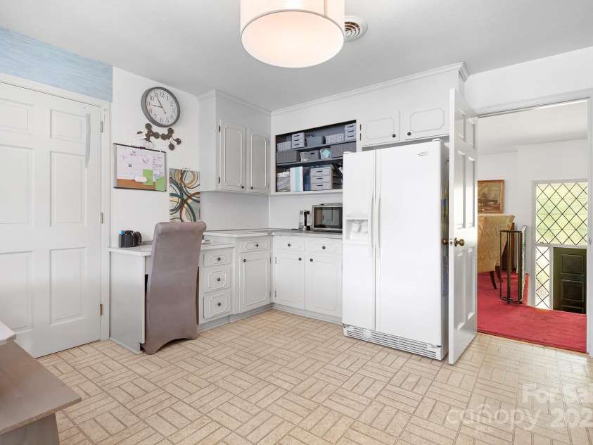 177 Brer Fox Trail, Troutman, NC 28166.  MLS# CAR4284185, YatesRealty ID 30946. Main level Kitchen
