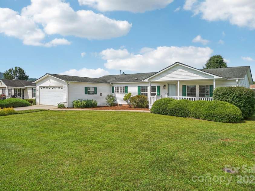 617 Paisley Court, Hendersonville, NC 28739.  MLS# CAR4284766, YatesRealty ID 30947. 