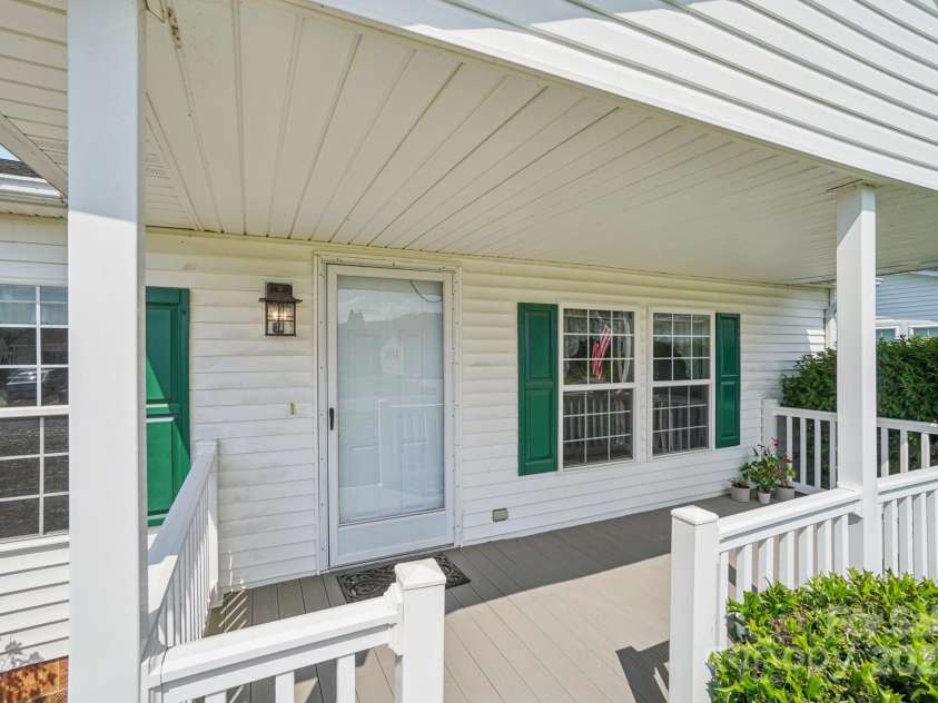 617 Paisley Court, Hendersonville, NC 28739.  MLS# CAR4284766, YatesRealty ID 30947. 