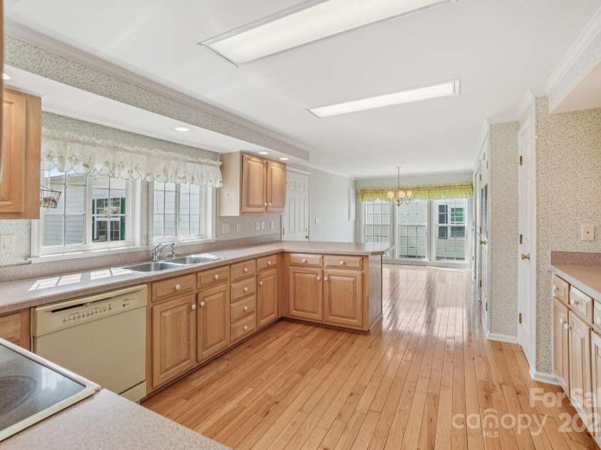 617 Paisley Court, Hendersonville, NC 28739.  MLS# CAR4284766, YatesRealty ID 30947. 