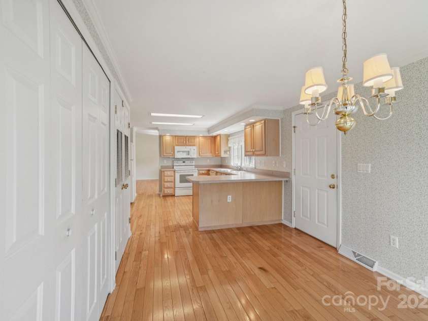617 Paisley Court, Hendersonville, NC 28739.  MLS# CAR4284766, YatesRealty ID 30947. 