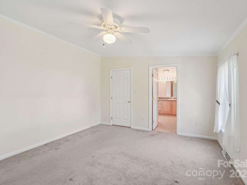617 Paisley Court, Hendersonville, NC 28739.  MLS# CAR4284766, YatesRealty ID 30947. 