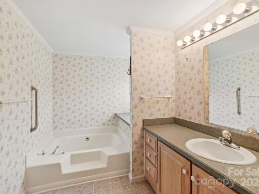 617 Paisley Court, Hendersonville, NC 28739.  MLS# CAR4284766, YatesRealty ID 30947. 