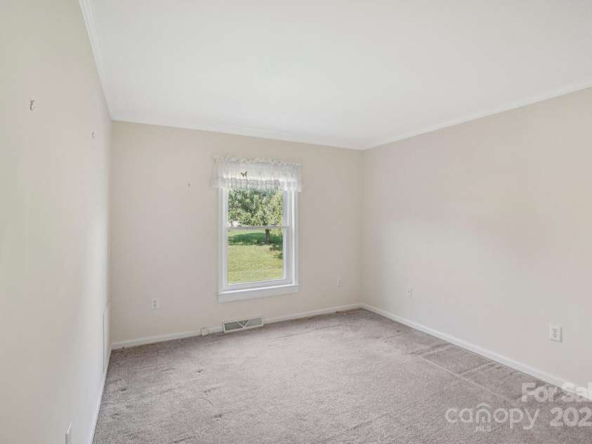 617 Paisley Court, Hendersonville, NC 28739.  MLS# CAR4284766, YatesRealty ID 30947. 