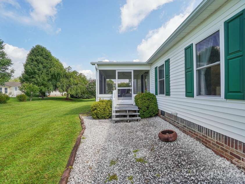 617 Paisley Court, Hendersonville, NC 28739.  MLS# CAR4284766, YatesRealty ID 30947. 