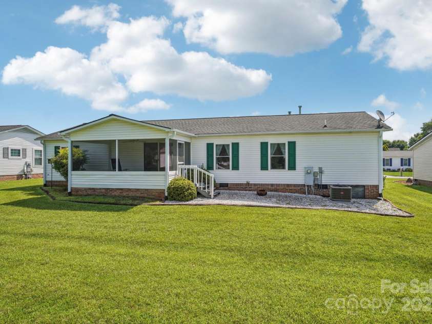 617 Paisley Court, Hendersonville, NC 28739.  MLS# CAR4284766, YatesRealty ID 30947. 
