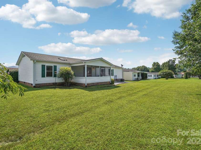 617 Paisley Court, Hendersonville, NC 28739.  MLS# CAR4284766, YatesRealty ID 30947. 