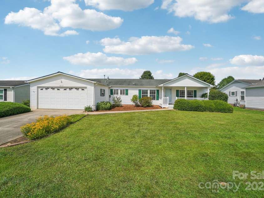 617 Paisley Court, Hendersonville, NC 28739.  MLS# CAR4284766, YatesRealty ID 30947. 