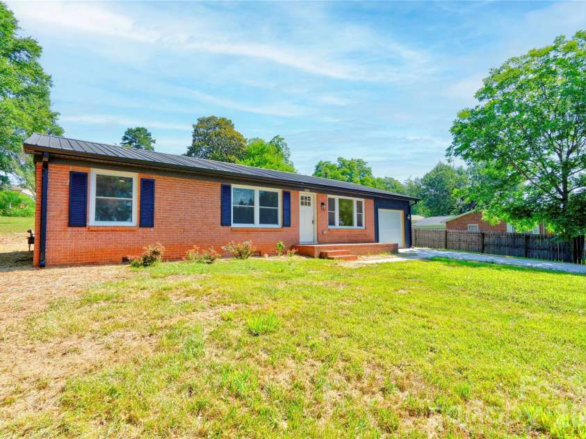 2994 Lutz Boulevard, Newton, NC 28658.  MLS# CAR4392327, YatesRealty ID 30949. 