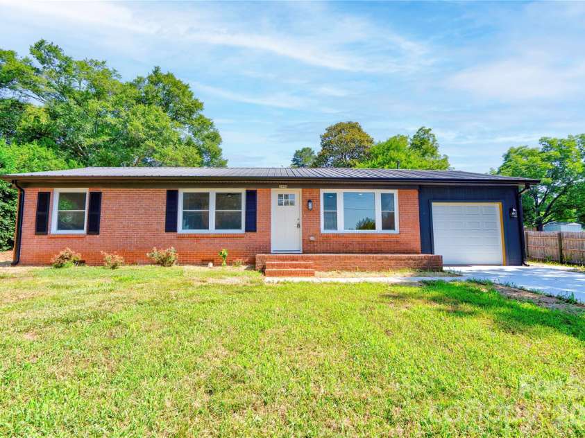 2994 Lutz Boulevard, Newton, NC 28658.  MLS# CAR4392327, YatesRealty ID 30949. 