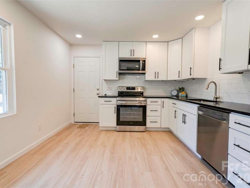2994 Lutz Boulevard, Newton, NC 28658.  MLS# CAR4392327, YatesRealty ID 30949. 