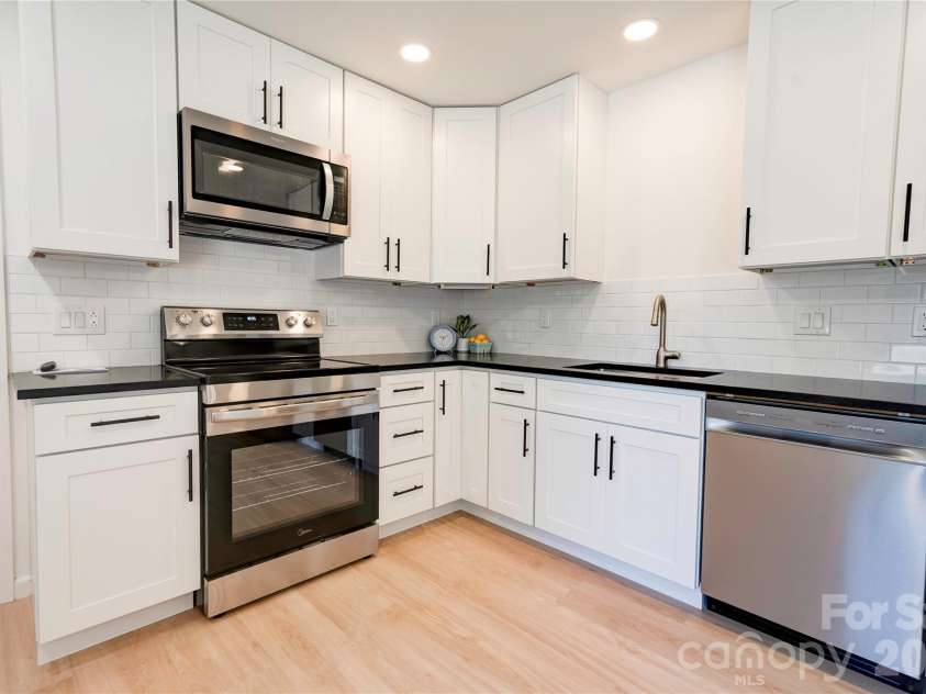 2994 Lutz Boulevard, Newton, NC 28658.  MLS# CAR4392327, YatesRealty ID 30949. 