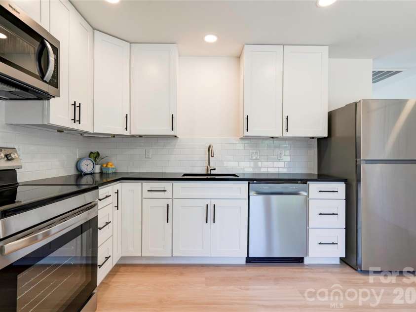 2994 Lutz Boulevard, Newton, NC 28658.  MLS# CAR4392327, YatesRealty ID 30949. 