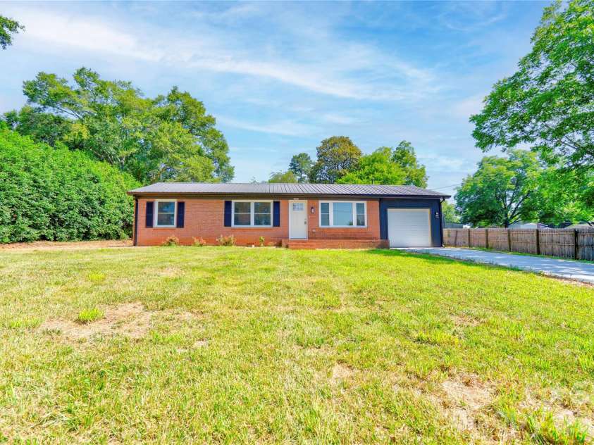 2994 Lutz Boulevard, Newton, NC 28658.  MLS# CAR4392327, YatesRealty ID 30949. 