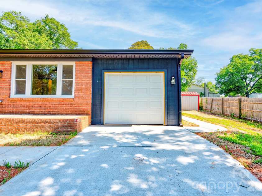 2994 Lutz Boulevard, Newton, NC 28658.  MLS# CAR4392327, YatesRealty ID 30949. 