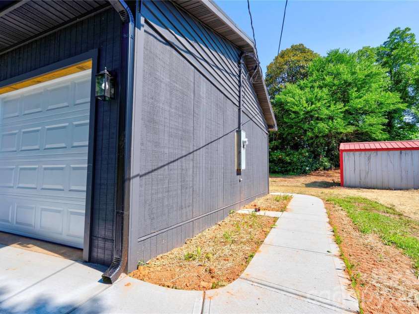 2994 Lutz Boulevard, Newton, NC 28658.  MLS# CAR4392327, YatesRealty ID 30949. 