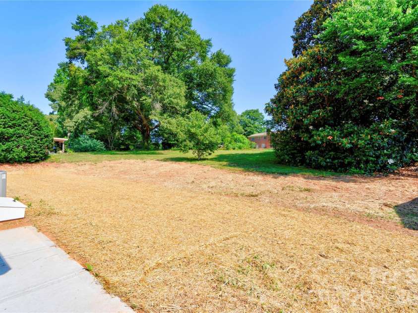 2994 Lutz Boulevard, Newton, NC 28658.  MLS# CAR4392327, YatesRealty ID 30949. 