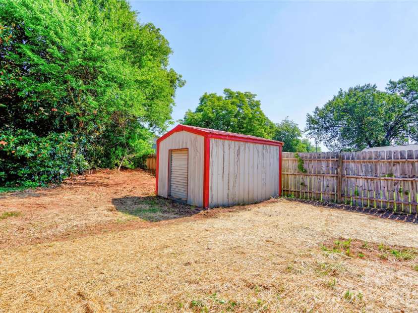 2994 Lutz Boulevard, Newton, NC 28658.  MLS# CAR4392327, YatesRealty ID 30949. 