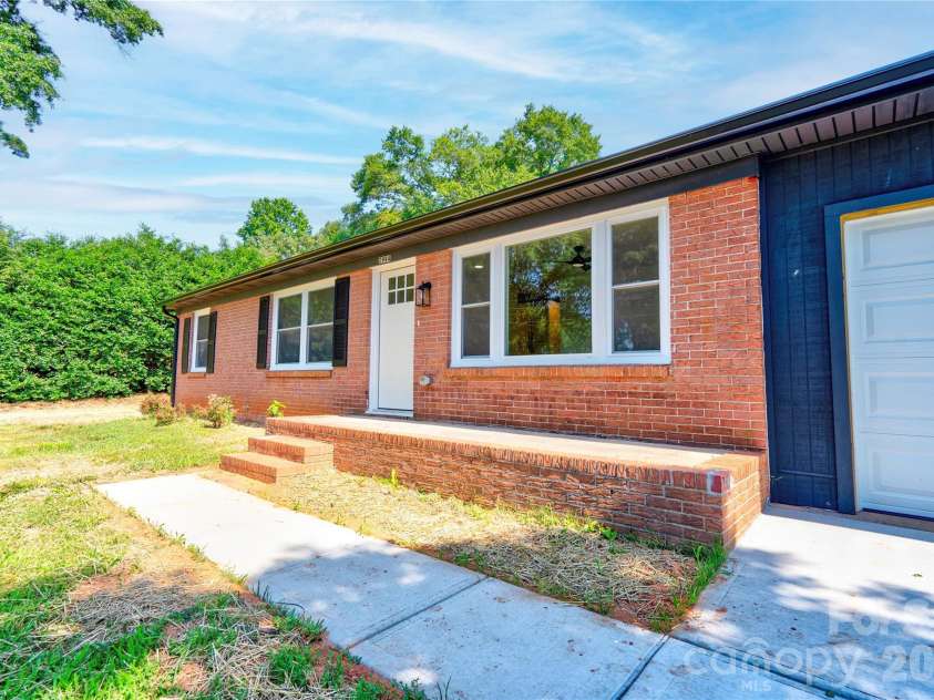2994 Lutz Boulevard, Newton, NC 28658.  MLS# CAR4392327, YatesRealty ID 30949. 