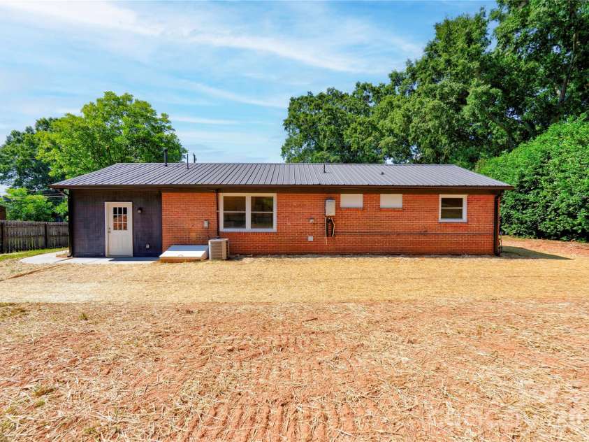 2994 Lutz Boulevard, Newton, NC 28658.  MLS# CAR4392327, YatesRealty ID 30949. 