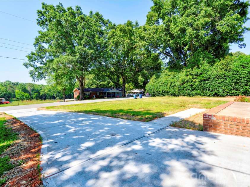 2994 Lutz Boulevard, Newton, NC 28658.  MLS# CAR4392327, YatesRealty ID 30949. 