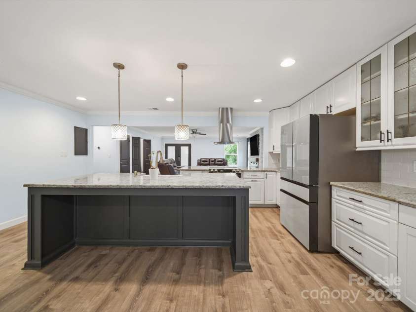 430 Edgegreen Drive, Charlotte, NC 28217.  MLS# CAR4273763, YatesRealty ID 30949. 