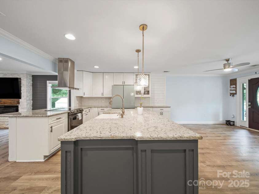 430 Edgegreen Drive, Charlotte, NC 28217.  MLS# CAR4273763, YatesRealty ID 30949. 