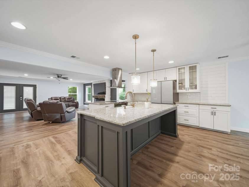 430 Edgegreen Drive, Charlotte, NC 28217.  MLS# CAR4273763, YatesRealty ID 30949. 