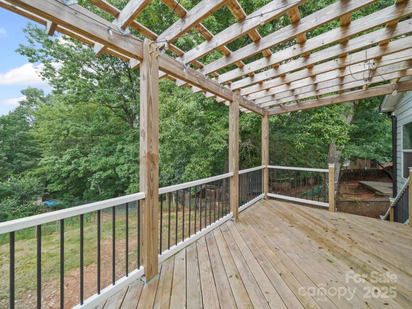 430 Edgegreen Drive, Charlotte, NC 28217.  MLS# CAR4273763, YatesRealty ID 30949. 