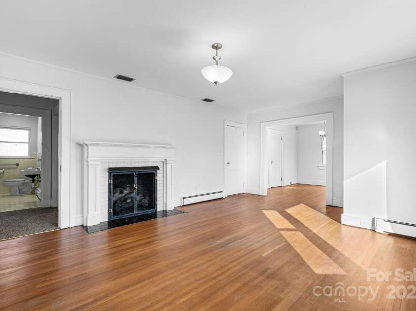 313 17th Street, Hickory, NC 28601.  MLS# CAR4323205, YatesRealty ID 3095. 