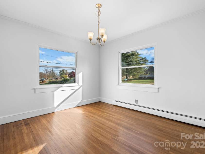 313 17th Street, Hickory, NC 28601.  MLS# CAR4323205, YatesRealty ID 3095. 