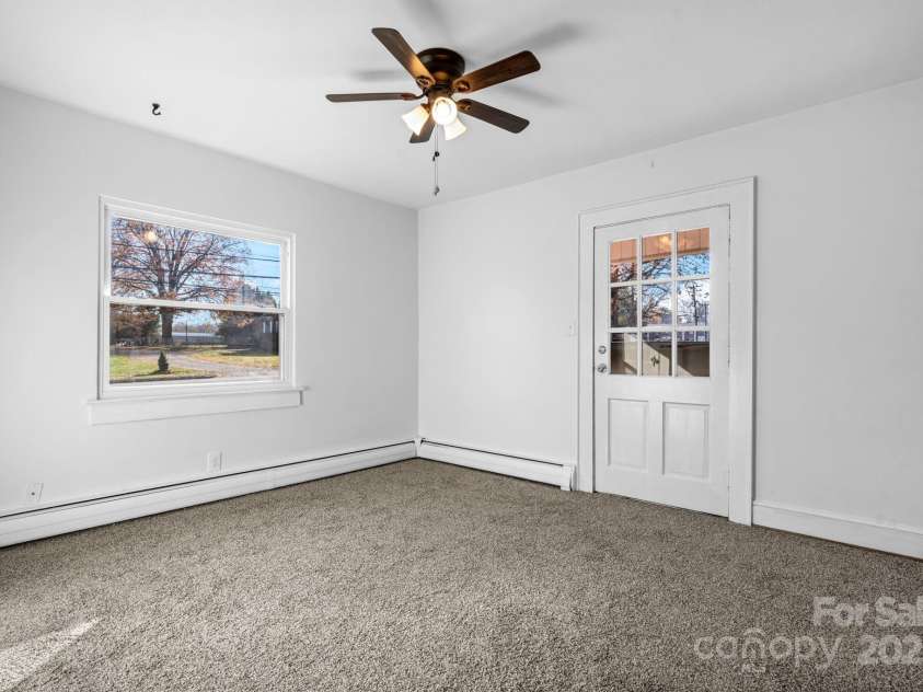 313 17th Street, Hickory, NC 28601.  MLS# CAR4323205, YatesRealty ID 3095. 
