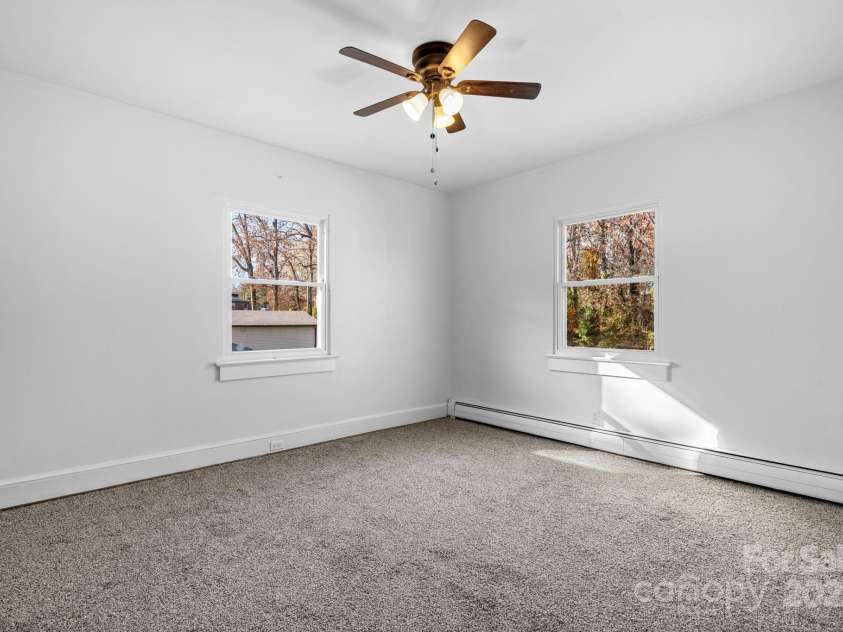 313 17th Street, Hickory, NC 28601.  MLS# CAR4323205, YatesRealty ID 3095. 