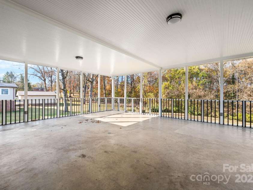 313 17th Street, Hickory, NC 28601.  MLS# CAR4323205, YatesRealty ID 3095. 