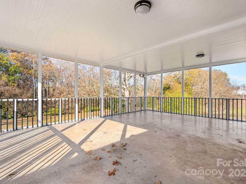 313 17th Street, Hickory, NC 28601.  MLS# CAR4323205, YatesRealty ID 3095. 