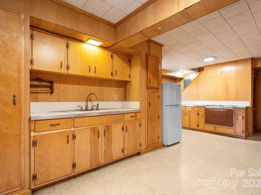 313 17th Street, Hickory, NC 28601.  MLS# CAR4323205, YatesRealty ID 3095. 