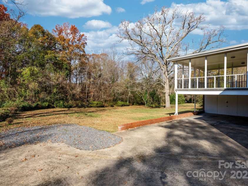 313 17th Street, Hickory, NC 28601.  MLS# CAR4323205, YatesRealty ID 3095. 