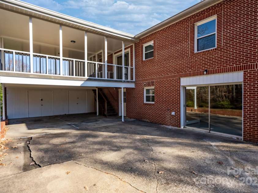 313 17th Street, Hickory, NC 28601.  MLS# CAR4323205, YatesRealty ID 3095. 