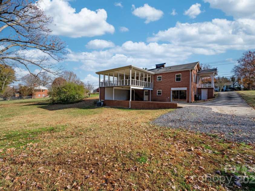 313 17th Street, Hickory, NC 28601.  MLS# CAR4323205, YatesRealty ID 3095. 
