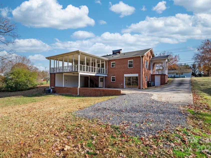313 17th Street, Hickory, NC 28601.  MLS# CAR4323205, YatesRealty ID 3095. 