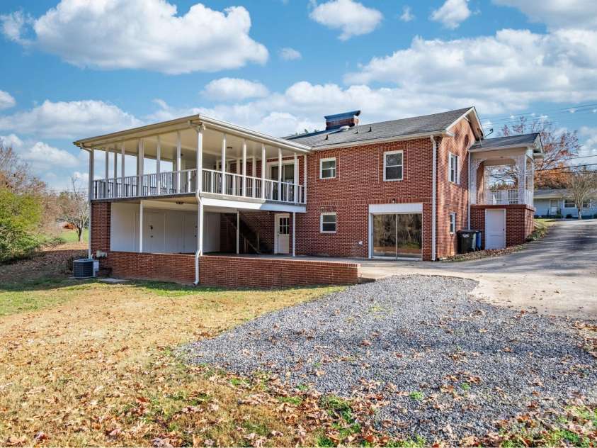 313 17th Street, Hickory, NC 28601.  MLS# CAR4323205, YatesRealty ID 3095. 
