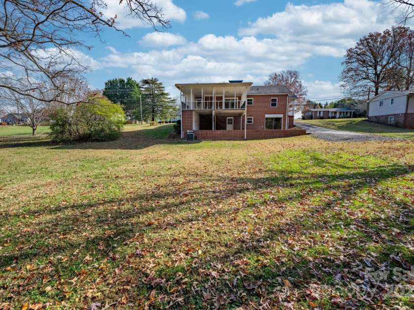 313 17th Street, Hickory, NC 28601.  MLS# CAR4323205, YatesRealty ID 3095. 