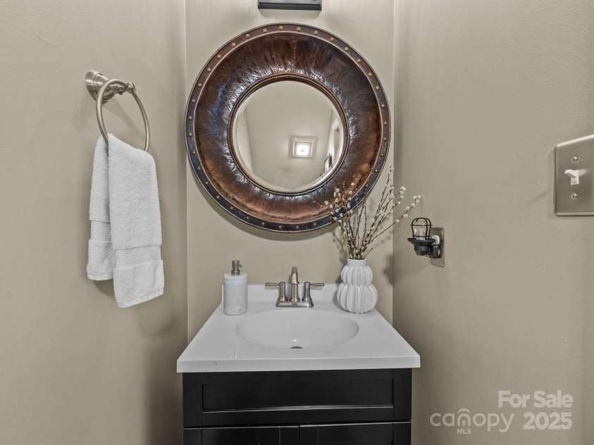 2919 Redfield Drive, Charlotte, NC 28270.  MLS# CAR4284513, YatesRealty ID 30950. Half Bath - Main Level